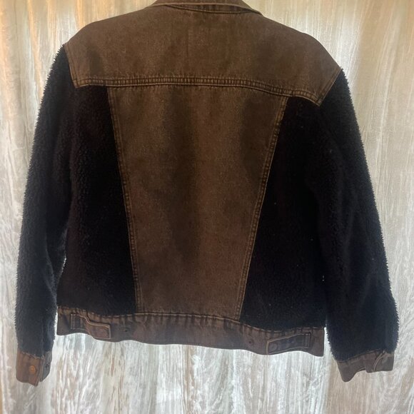 Women's Levi's Denim/Sherpa Trucker Jacket (S) - Picture 2 of 6
